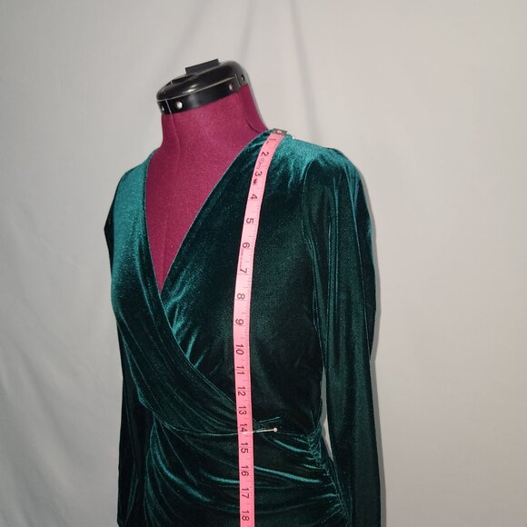Q2 Green Velvet Ruched Bodycon Dress - Size M - Picture 9 of 12
